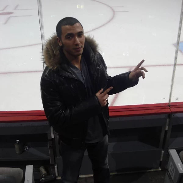 indicea-mounir-saad-a-la-patinoire